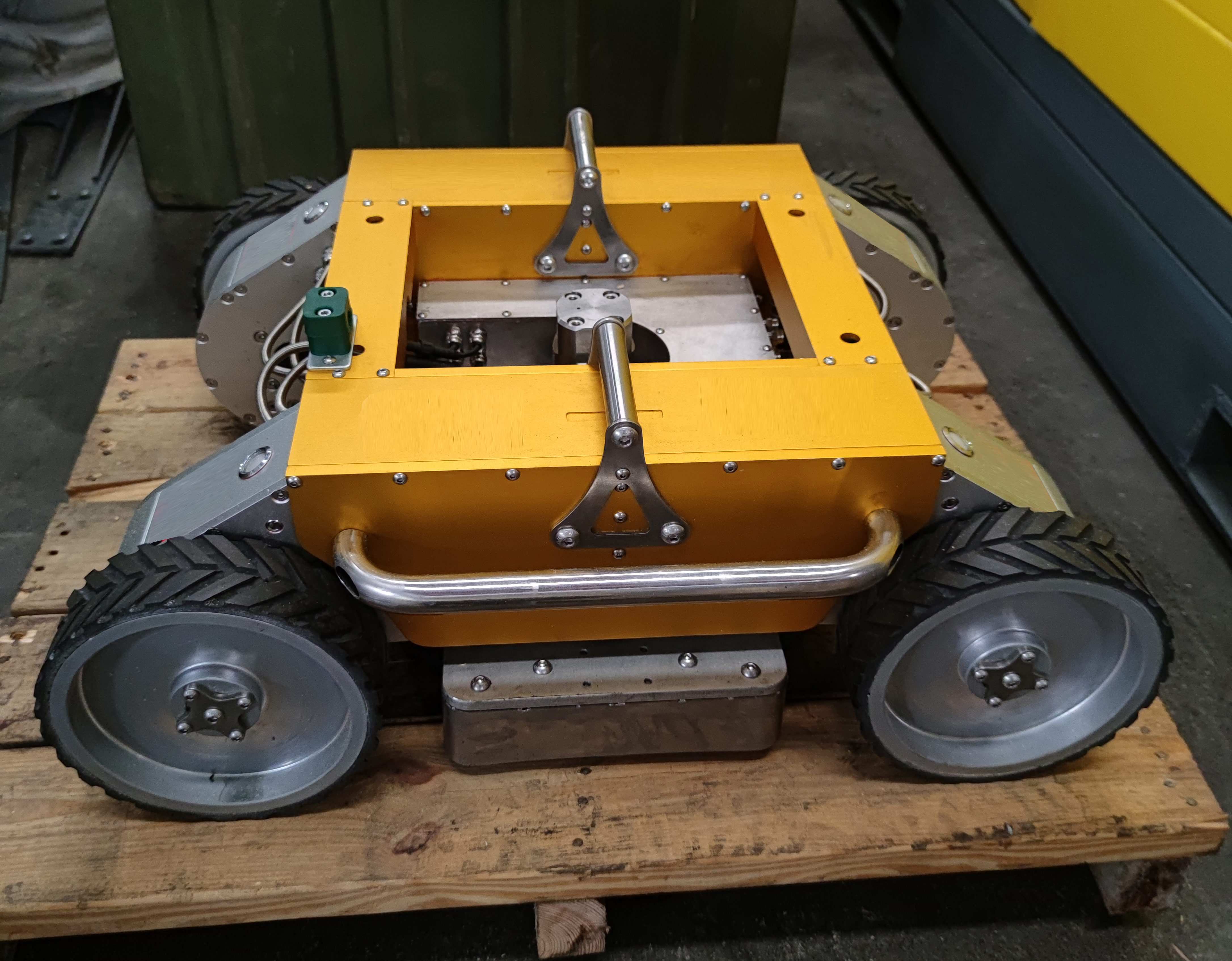 爬壁除銹機器人